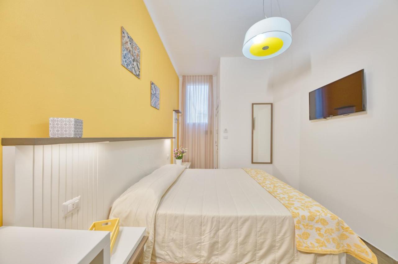 Ilice B&B Lecce Bagian luar foto